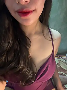 QuynhAnh 2k1 online show from 02/12/26, 03:28