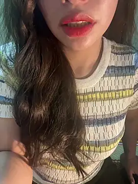 QuynhAnh 2k1 online show from 02/11/26, 08:03