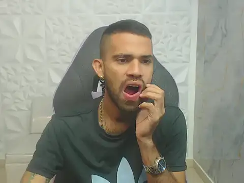 Snapshot of chacorta_ chatting on 02/13/26, 01:11 chacorta online show from 02/13/26, 01:11