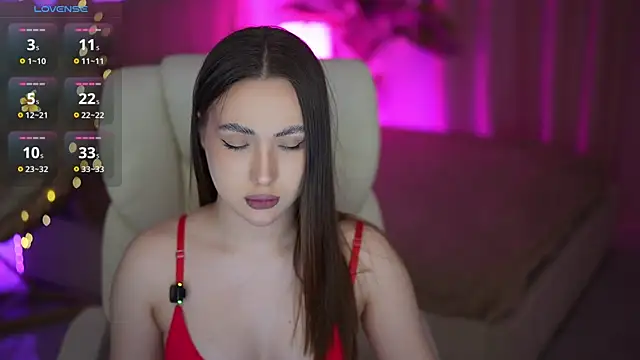 OliviaMoore  online show from 04/23/26, 05:47
