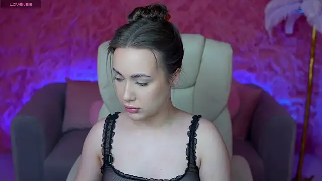 OliviaMoore  online show from 05/08/26, 05:44