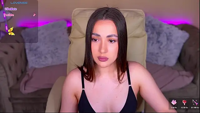 Snapshot of OliviaMoore_ chatting on 06/13/26, 07:01 OliviaMoore online show from 06/13/26, 07:01