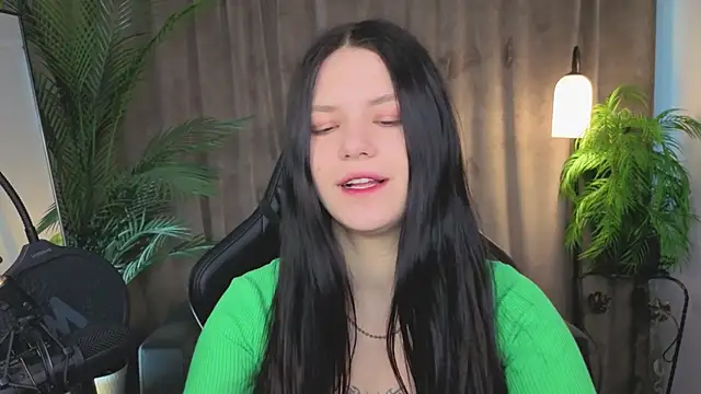 Snapshot of Maria_trend chatting on 02/15/26, 03:11 Maria trend online show from 02/15/26, 03:11