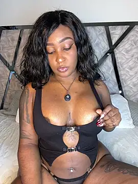 Snapshot of Denise_wolfe21 chatting on 02/21/26, 04:53 Denise wolfe21 online show from 02/21/26, 04:53