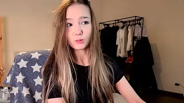 Snapshot of HoneyComfy chatting on 04/13/26, 02:32 HoneyComfy online show from 04/13/26, 02:32