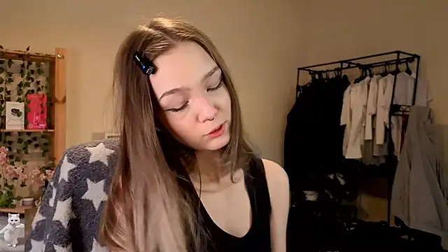 Snapshot of HoneyComfy chatting on 04/07/26, 02:19 HoneyComfy online show from 04/07/26, 02:19