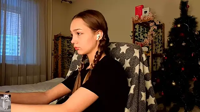 Snapshot of HoneyComfy chatting on 02/11/26, 11:10 HoneyComfy online show from 02/11/26, 11:10