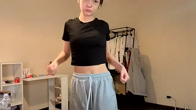 Snapshot of HoneyComfy chatting on 04/01/26, 02:25 HoneyComfy online show from 04/01/26, 02:25