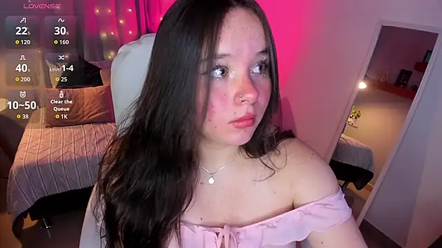 Snapshot of Raven_sweeteyes chatting on 05/05/26, 01:47 Raven sweeteyes online show from 05/05/26, 01:47