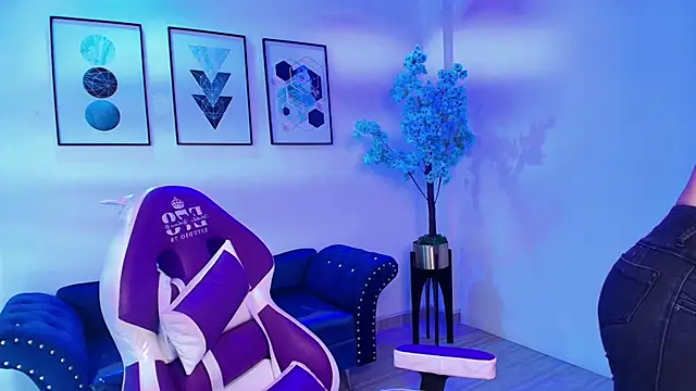 Maddie T18 online show from 05/04/26, 11:24