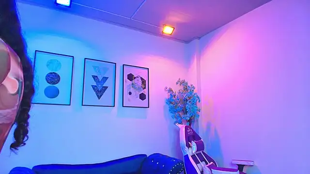 Maddie T18 online show from 03/25/26, 11:42