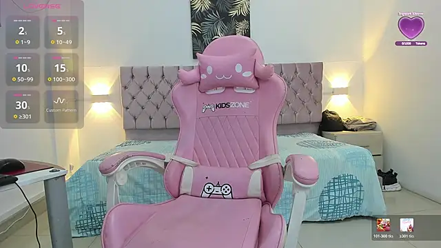 thaliaa smith1 online show from 04/14/26, 08:36