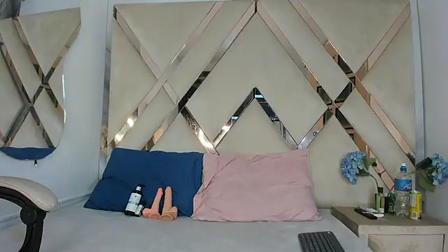 Snapshot of honeyhtx chatting on 04/07/26, 12:40 honeyhtx online show from 04/07/26, 12:40