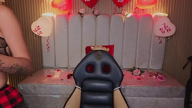 Snapshot of Perla_lovely_ chatting on 02/14/26, 12:49 Perla lovely online show from 02/14/26, 12:49