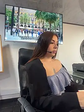 Sweet bellaa  online show from 04/22/26, 06:42