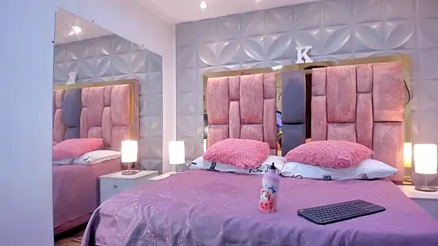 Paris Velvet online show from 02/23/26, 10:43