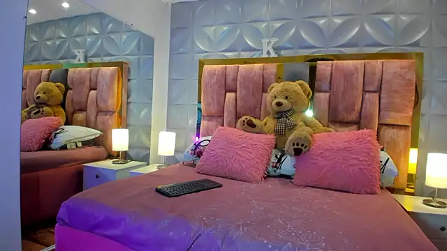 Paris Velvet online show from 01/31/26, 10:08