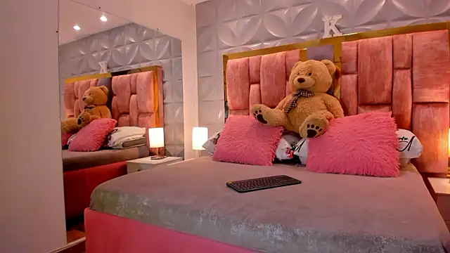 Paris Velvet online show from 02/03/26, 10:04