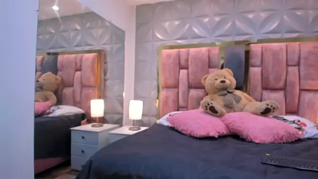 Paris Velvet online show from 04/17/26, 10:12