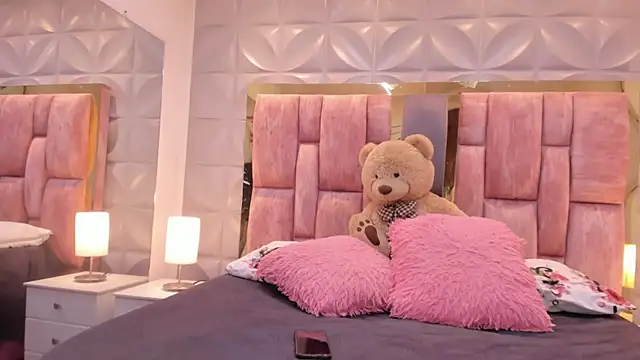 Paris Velvet online show from 04/09/26, 10:49