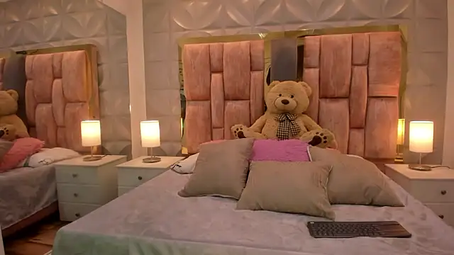 Paris Velvet online show from 02/24/26, 10:21