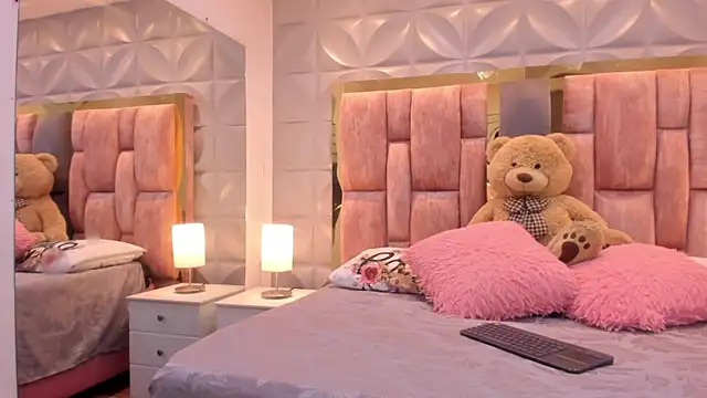 Paris Velvet online show from 04/10/26, 10:17