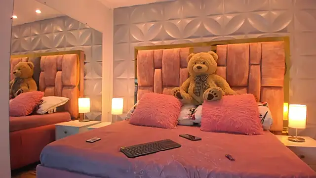 Paris Velvet online show from 02/02/26, 10:20