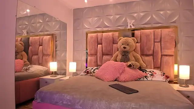 Paris Velvet online show from 02/10/26, 09:47