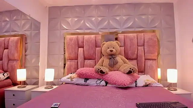 Paris Velvet online show from 03/26/26, 10:51