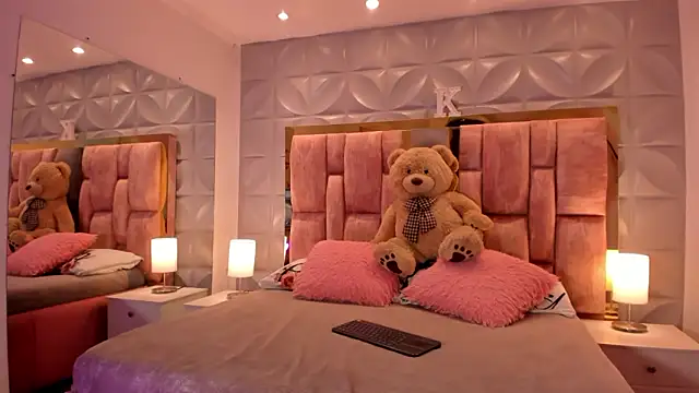 Paris Velvet online show from 02/04/26, 10:16