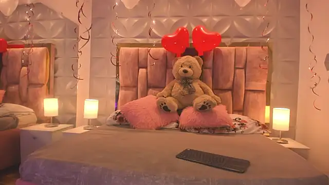 Paris Velvet online show from 02/15/26, 11:14