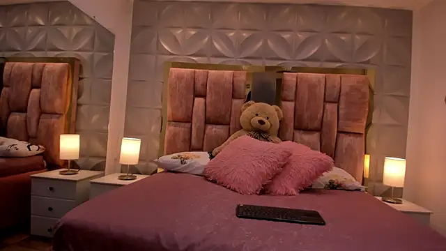 Paris Velvet online show from 03/27/26, 10:11