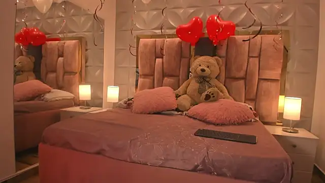 Paris Velvet online show from 02/14/26, 10:10