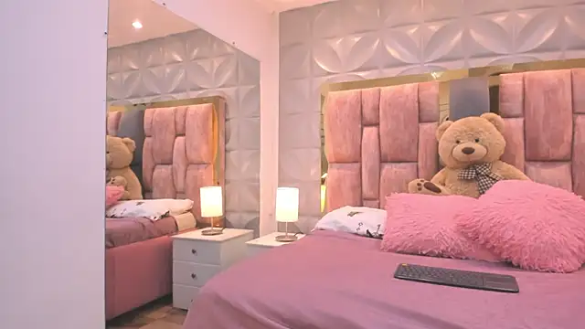 Paris Velvet online show from 04/02/26, 11:00