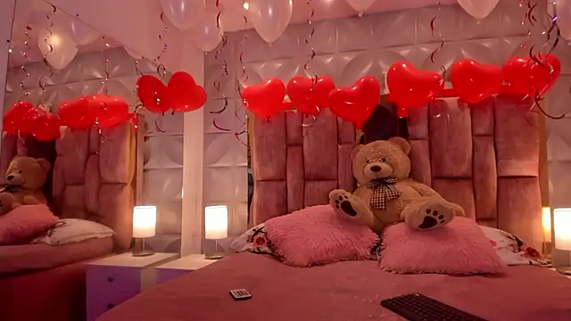 Paris Velvet online show from 02/21/26, 12:01