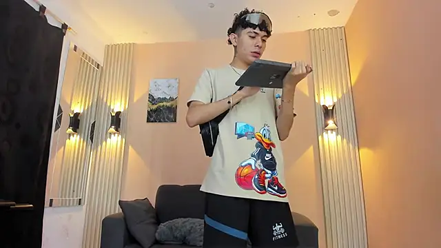 DesiresOfOlympus  online show from 04/06/26, 07:37