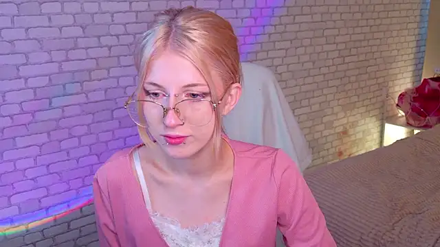 Snapshot of alicedews chatting on 02/22/26, 01:35 alicedews online show from 02/22/26, 01:35