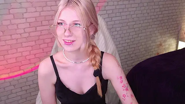 Snapshot of alicedews chatting on 03/03/26, 02:13 alicedews online show from 03/03/26, 02:13