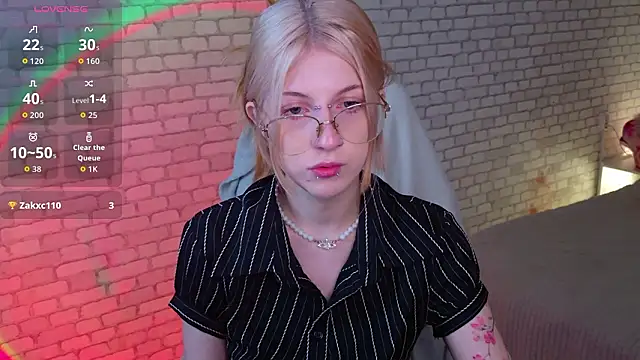 Snapshot of alicedews chatting on 02/25/26, 01:44 alicedews online show from 02/25/26, 01:44