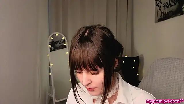 Snapshot of michelewild chatting on 02/15/26, 01:32 michelewild online show from 02/15/26, 01:32