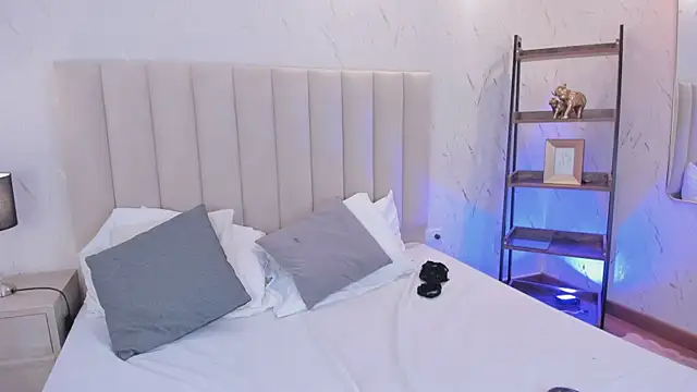 ViolettaRousee  online show from 02/11/26, 09:58