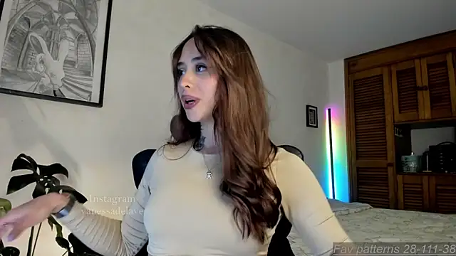 Snapshot of Vanessarte_ chatting on 05/17/26, 12:54 Vanessarte online show from 05/17/26, 12:54