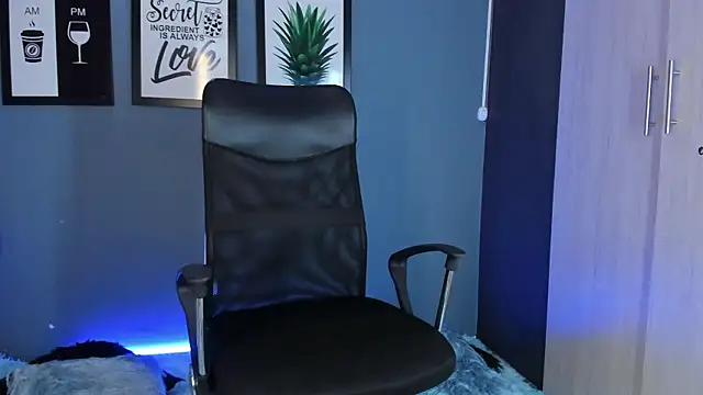 AllanaOrtiz   online show from 02/25/26, 07:36