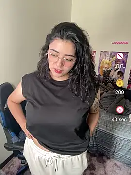 Snapshot of Ales_Kitten_Live chatting on 05/21/26, 09:23 Ales Kitten Live online show from 05/21/26, 09:23