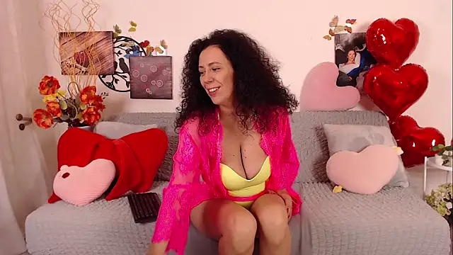 Snapshot of BettiAdamson chatting on 02/16/26, 06:56 BettiAdamson online show from 02/16/26, 06:56