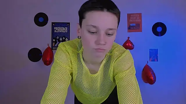 Snapshot of emi_fade chatting on 02/19/26, 09:28 emi fade online show from 02/19/26, 09:28