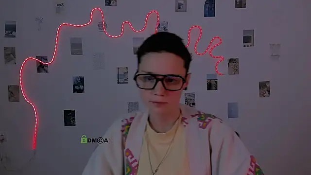 Snapshot of emi_fade chatting on 02/05/26, 01:51 emi fade online show from 02/05/26, 01:51