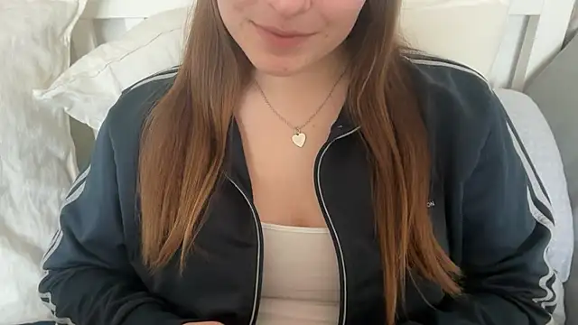 Lucyschickt online show from 04/04/26, 03:18