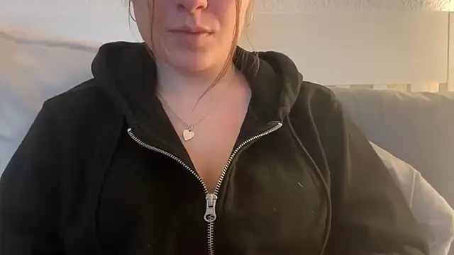 Lucyschickt online show from 02/16/26, 03:54