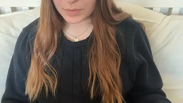 Snapshot of Lucyschickt chatting on 04/23/26, 02:30 Lucyschickt online show from 04/23/26, 02:30